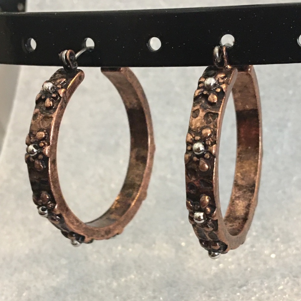 EL by Erica Lyons ~ Hoop Earrings